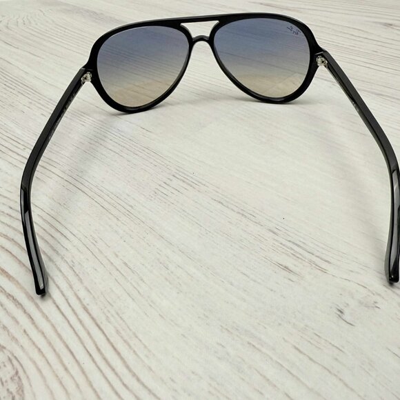 Ray-Ban Cats 5000 Classic Sunglasses – Model RB4125 – Black / Light Grey Gradien - Picture 4 of 7